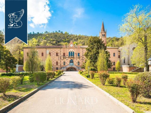 Case e ville in vendita di 10000 m²