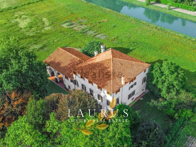 Case e ville in vendita di 1000 m²