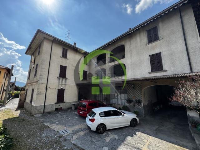 Case e ville in vendita di 1000 m²