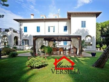 Case e ville in vendita di 1000 m²