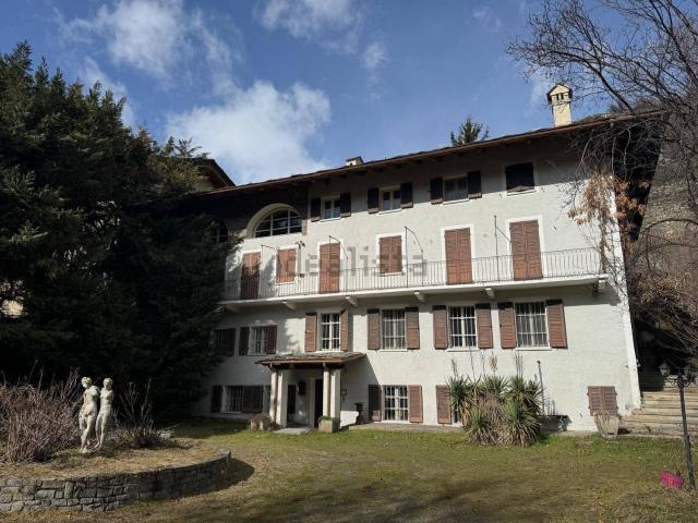 Case e ville in vendita di 1000 m²