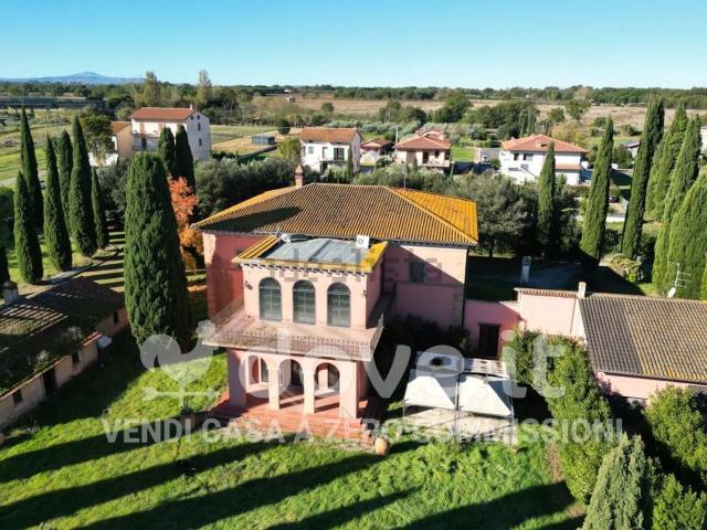 Case e ville in vendita di 1000 m² in Località Cascina