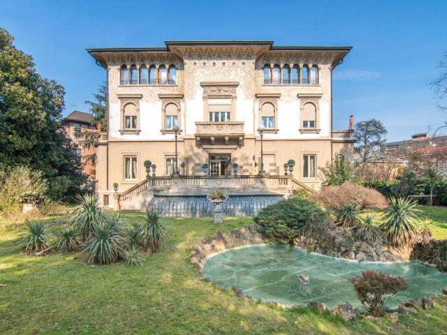 Case e ville in vendita di 1000 m² in Piazza Flora