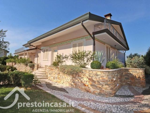 Case e ville in vendita di 1000 m² in Via N. Trivellini, 50054