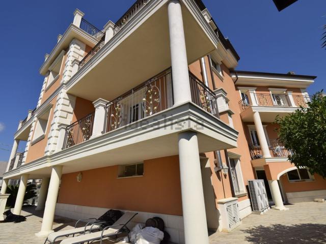 Case e ville in vendita di 1000 m² in Via Oro