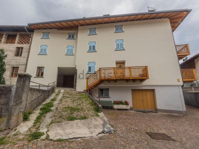 Case e ville in vendita di 1000 m² in Via Tres