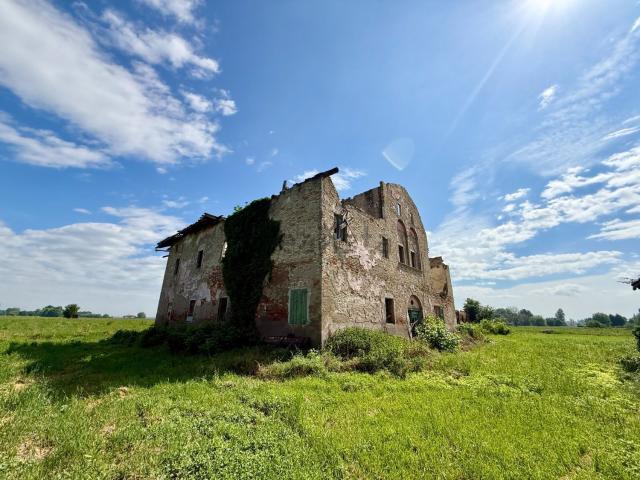 Case e ville in vendita di 1000 m² in Via Crevalcore, 68