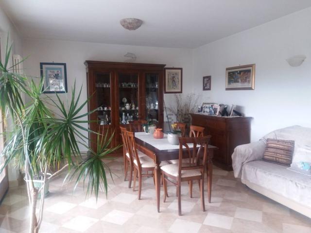 Case e ville in vendita di 1000 m² in Via delle Begonie