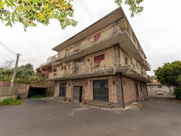 Case e ville in vendita di 1000 m² in Via delle Camelie, 20