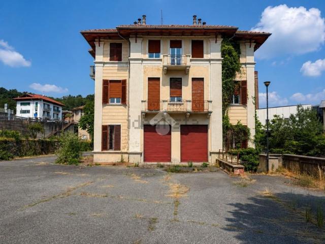 Case e ville in vendita di 1000 m² in Via Francesco Cesone, 27