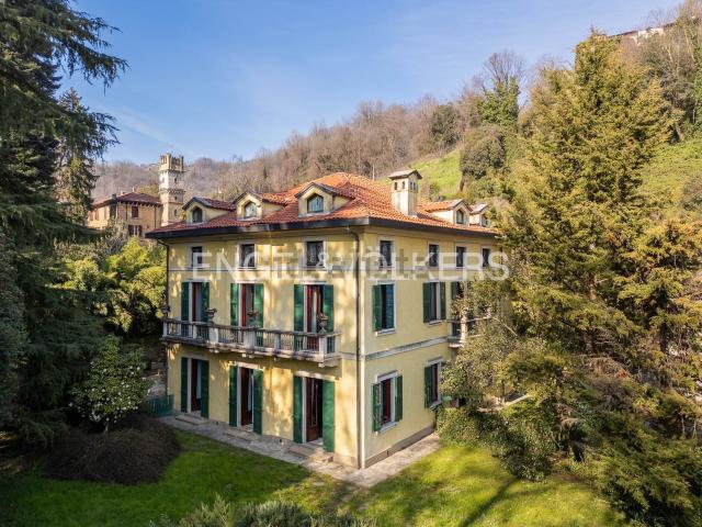 Case e ville in vendita di 1000 m² in Via Gola Emilio