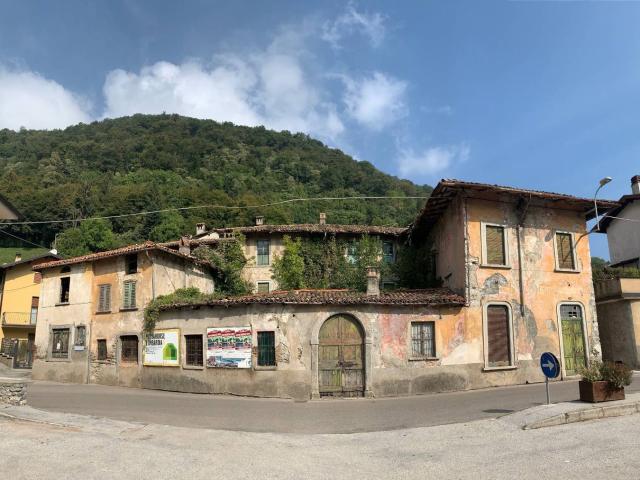 Case e ville in vendita di 1000 m² in Via Roma, 42