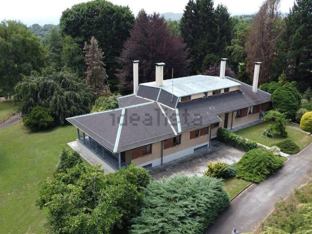 Case e ville in vendita di 1000 m² in Via Senatore Frassati, 17