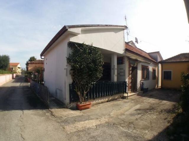 Case e ville in vendita di 100 m² in Via Cantinella, 105