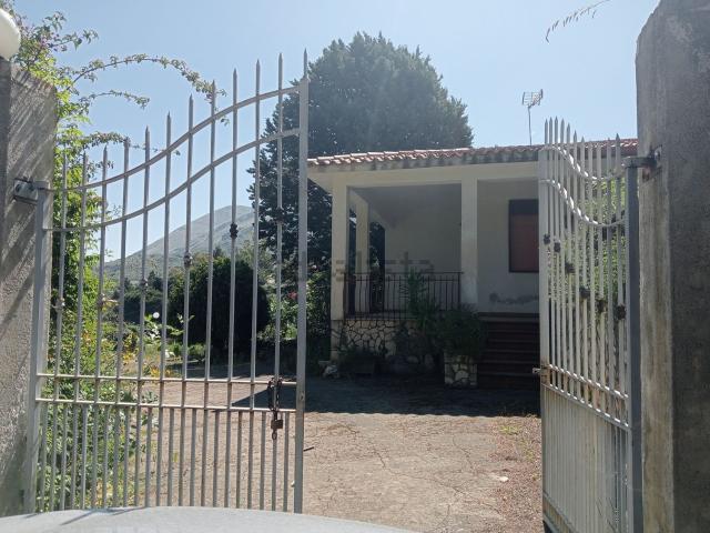 Case e ville in vendita di 100 m² in Via Gran Paradiso, 59