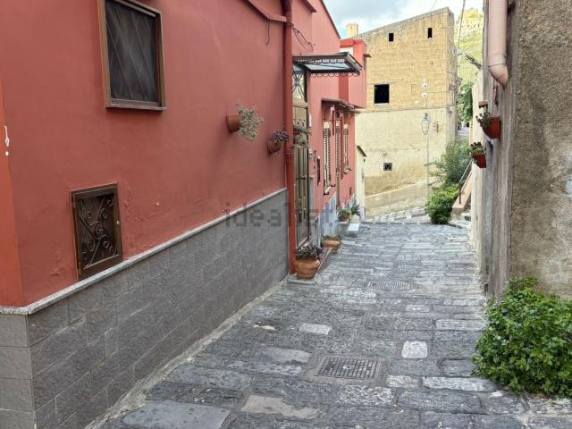Case e ville in vendita di 100 m² in Via dei Formali, 16