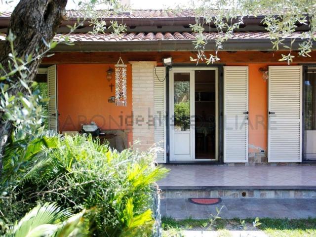 Case e ville in vendita di 100 m² in Via dei Loghi