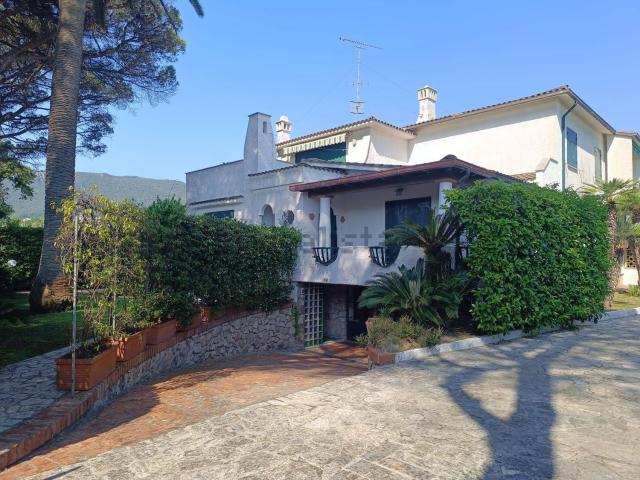 Case e ville in vendita di 100 m² in Via delle Sirene