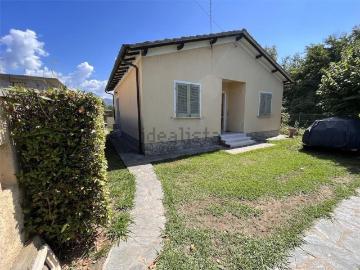 Case e ville in vendita di 100 m² in Via L. Quartieri