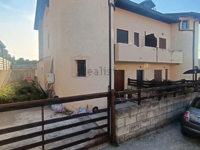 Case e ville in vendita di 100 m² in Via Madonna della Rocca