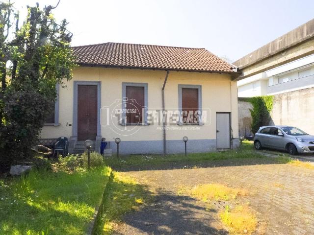 Case e ville in vendita di 100 m² in Via Nazionale dei Giovi