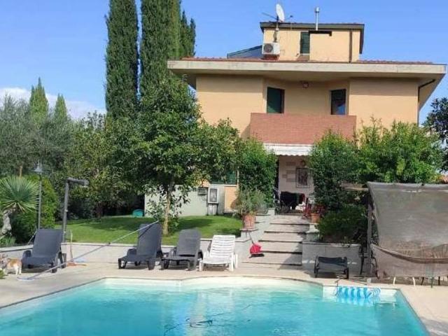 Case e ville in vendita di 100 m² in Via valle del vingone, 26