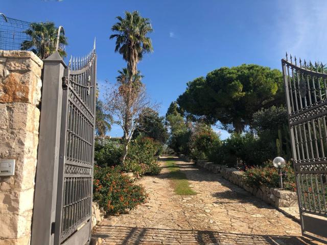 Case e ville in vendita di 10160 m² in Località Fontanelle