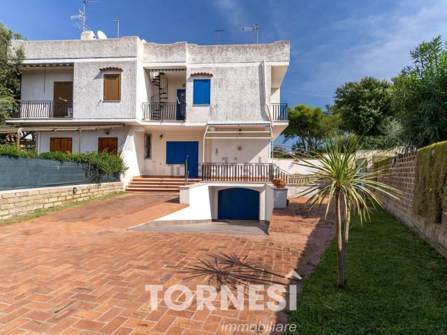 Case e ville in vendita di 101 m² in Via San Felice Circeo, 153