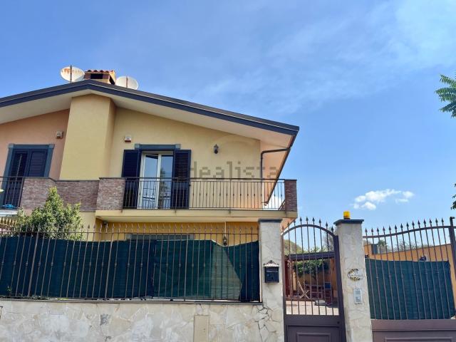 Case e ville in vendita di 101 m² in Via Santa Rita, 17