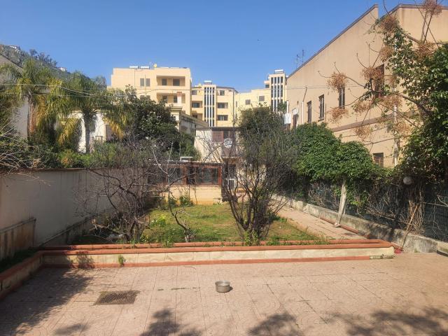 Case e ville in vendita di 101 m² in Corso Calatafimi, 1049