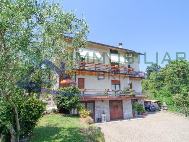 Case e ville in vendita di 102 m² in Via San Quirico