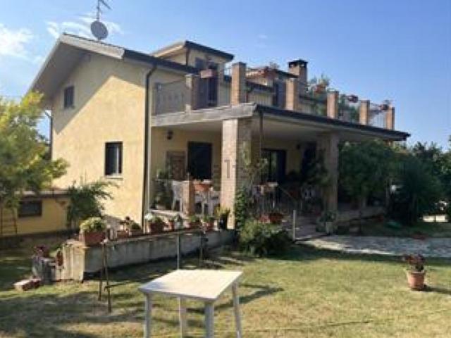 Case e ville in vendita di 102 m² in Contrada San Basile