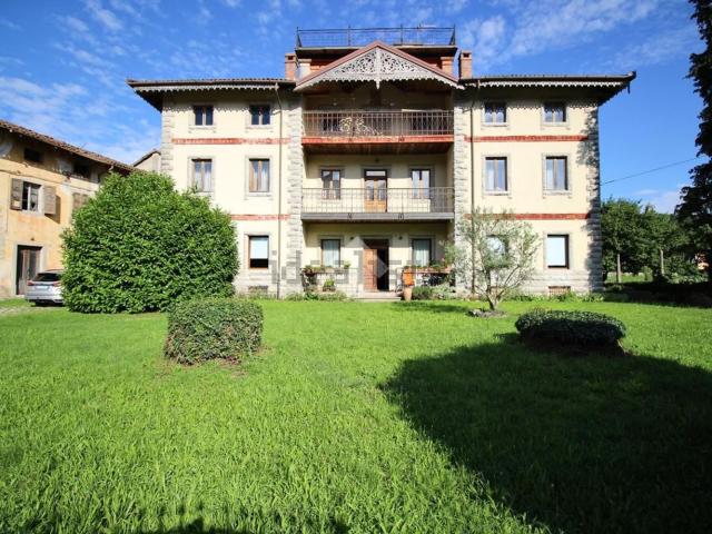Case e ville in vendita di 1030 m² in Via Alpe Adria, 70