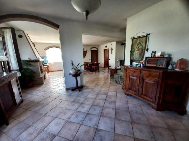 Case e ville in vendita di 1031 m²