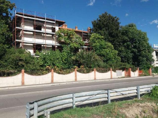 Case e ville in vendita di 1032 m² in Via Poggilupi