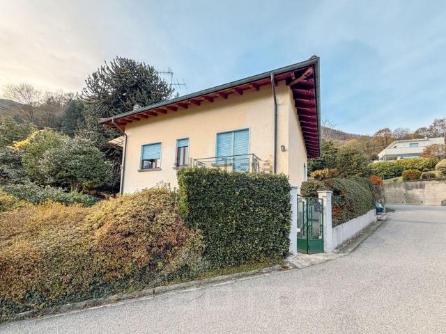 Case e ville in vendita di 103 m² in Via Cafferonio, 1