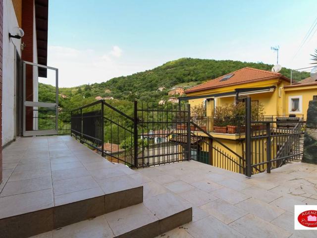 Case e ville in vendita di 103 m² in Via Pero, 116