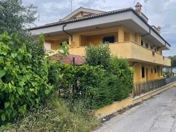 Case e ville in vendita di 103 m² in Viale Roma, 276
