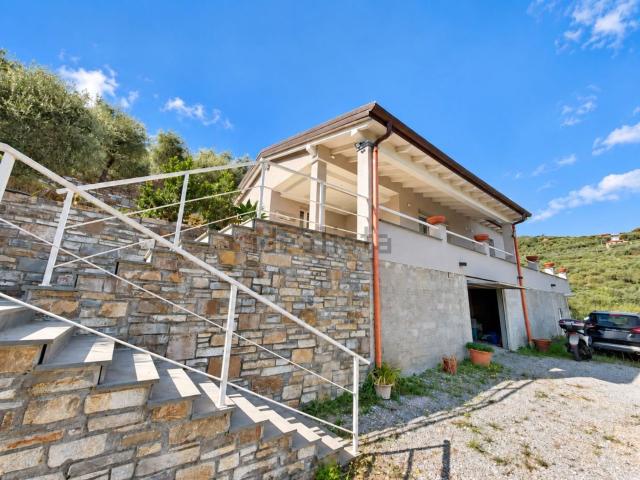 Case e ville in vendita di 103 m² in Strada di Calderina