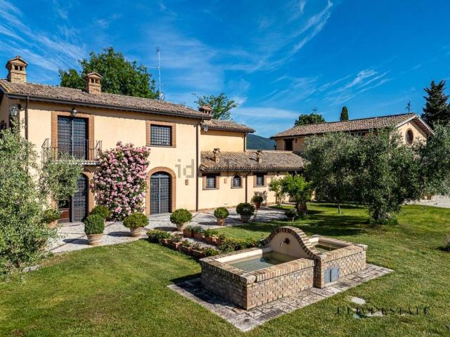 Case e ville in vendita di 1040 m²
