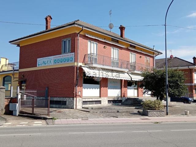 Case e ville in vendita di 1040 m² in Via Torino, 32