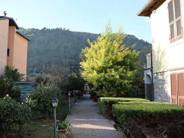 Case e ville in vendita di 104 m²
