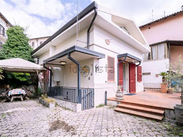 Case e ville in vendita di 104 m² in Via Gian Francesco Verghetti, 12