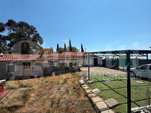 Case e ville in vendita di 104 m² in Strada Civezza