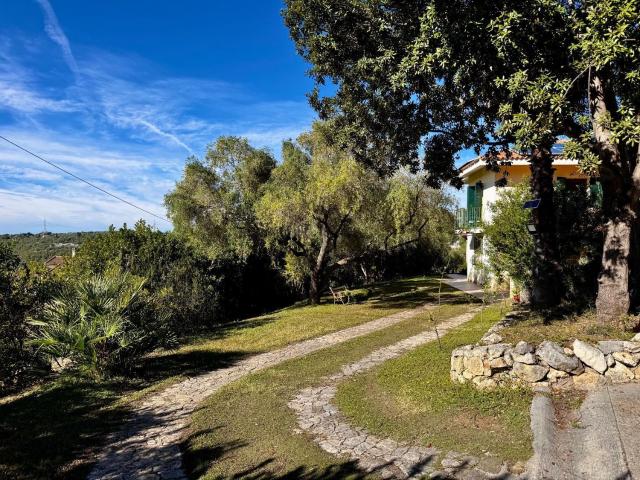 Case e ville in vendita di 104 m² in Strada Vicinale Monti di Mannu, 70