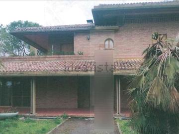 Case e ville in vendita di 1059 m² in Strada Fosso Fogliano, 15