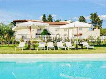 Case e ville in vendita di 1050 m² in Via del Crocifisso, 3