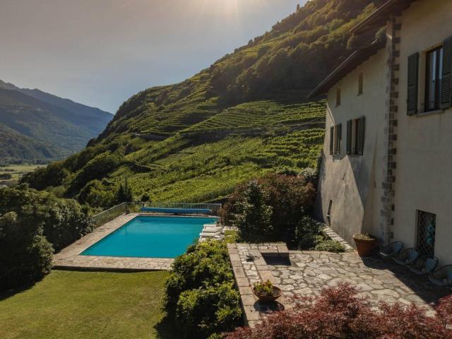 Case e ville in vendita di 1050 m² in Via Tresenda per Teglio