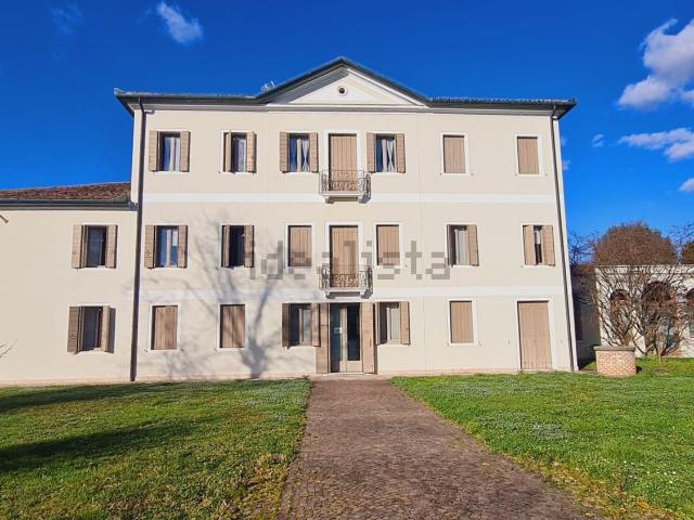 Case e ville in vendita di 1050 m² in Via Varotara, 57