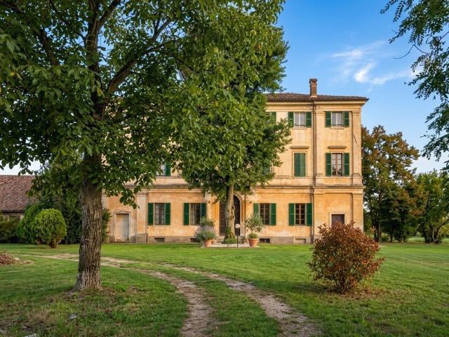 Case e ville in vendita di 1051 m² in Strada Sanità, 45